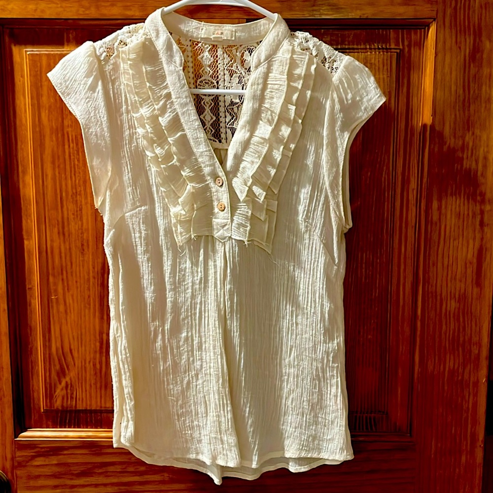 Cotton stretch cap sleeve blouse with lace detailing